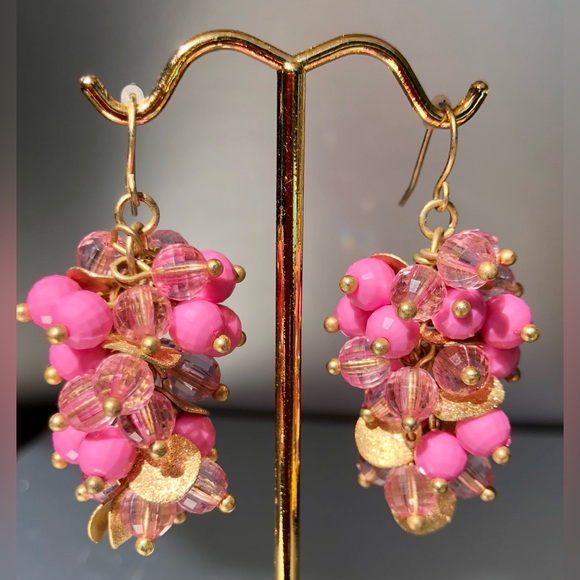 Source Unknown Jewelry - Pink and gold beaded cha cha style dangle earrings. EUC Vintage, pierced